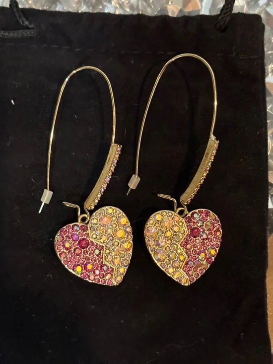 ✨Betsey Johnson Iridescent & Pink Crystal Heart Drop Earrings✨ - Picture 10 of 14